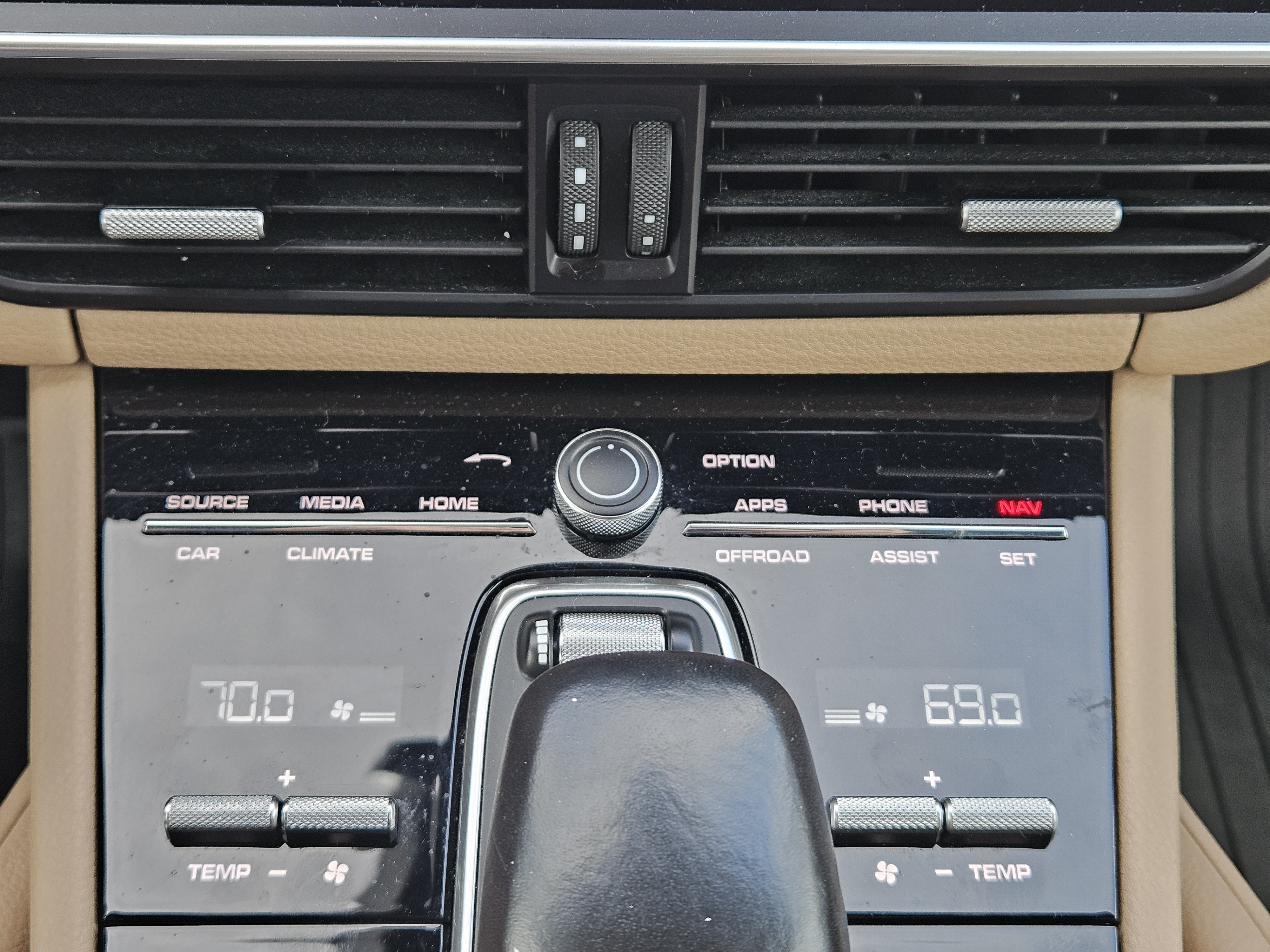 Certified 2022 Porsche Cayenne AWD/4WD image 19
