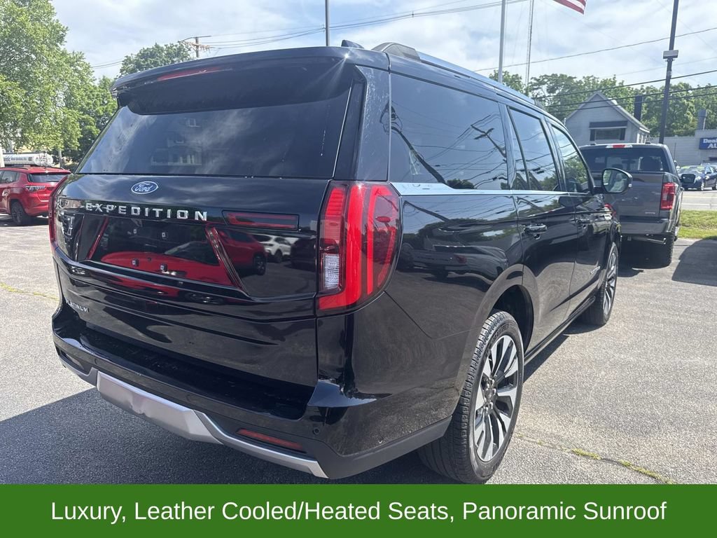 Used 2025 Ford Expedition Platinum w/ Driver's Package AWD/4WD image 8