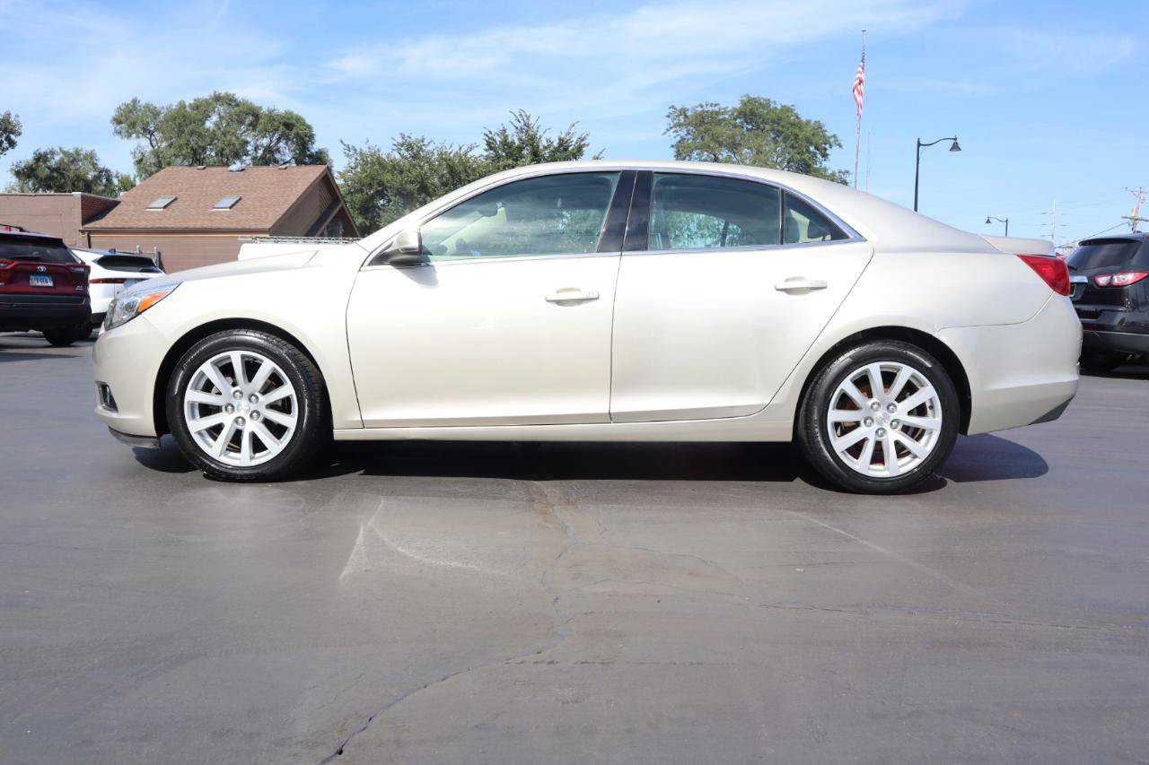 Used 2015 Chevrolet Malibu LT FWD image 2