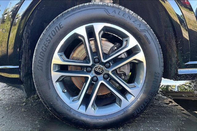 Certified 2025 Audi Q5 Premium w/ Convenience Package AWD/4WD image 9