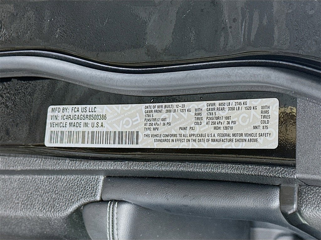 Used 2024 Jeep Grand Cherokee Laredo w/ Luxury Tech Group I image 36