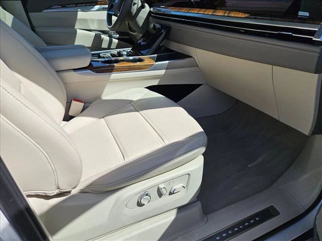 Used 2025 Cadillac Escalade Premium Luxury Platinum w/ LPO, Floor Liner Package AWD/4WD image 22