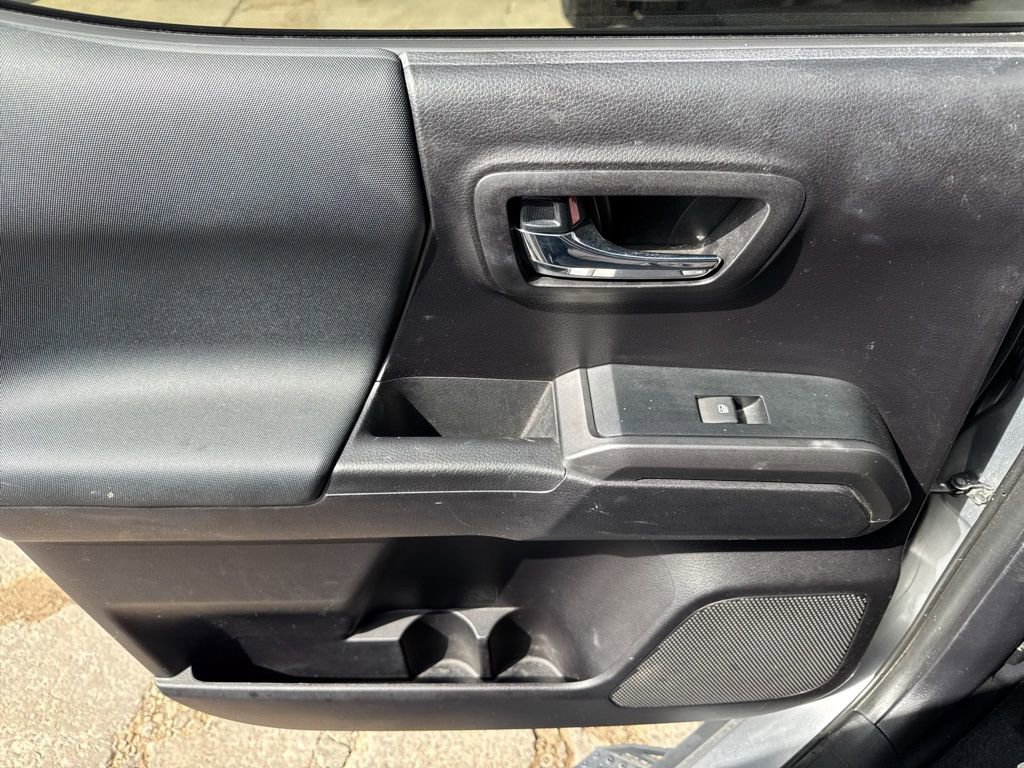 Used 2019 Toyota Tacoma TRD Off-Road w/ Technology Package AWD/4WD image 35