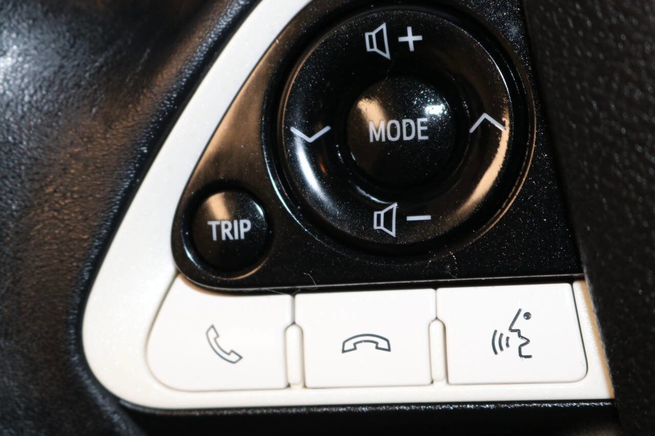 Used 2018 Toyota Prius Three image 40