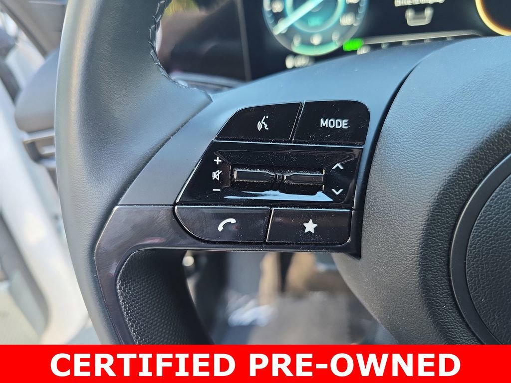 Used 2025 Hyundai Elantra Limited image 17