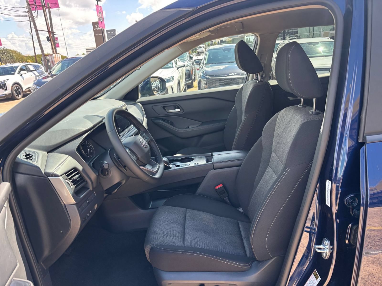 Used 2026 Nissan Rogue SV FWD image 28