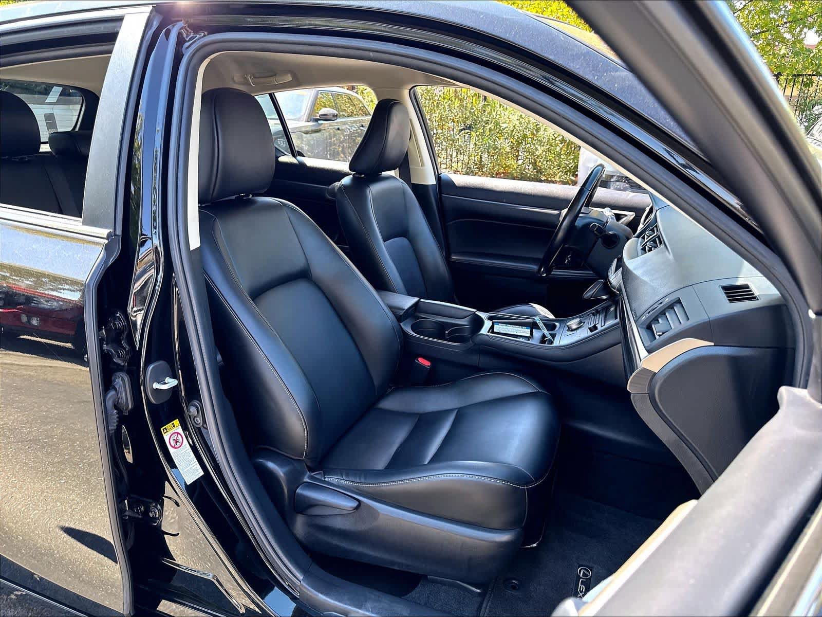 Used 2016 Lexus CT 200h w/ Accessory Package 2 FWD image 10