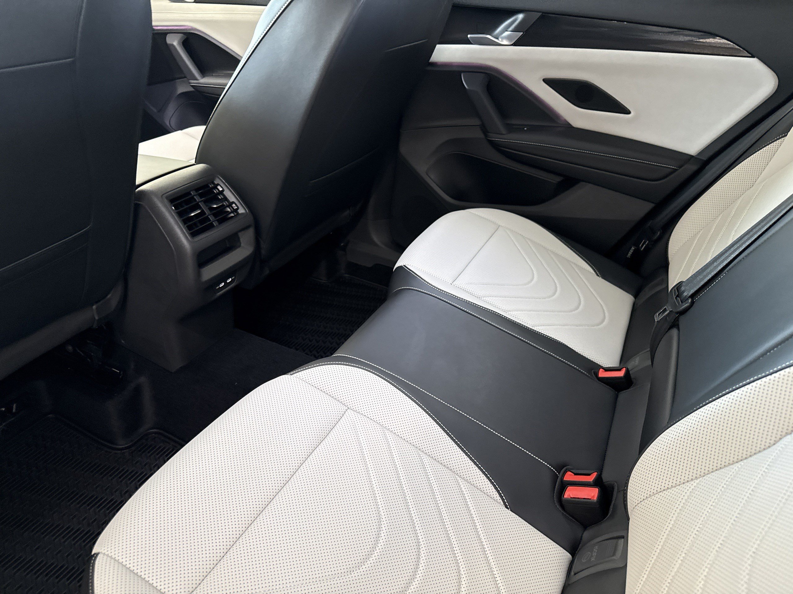 New 2026 Volkswagen Tiguan SE FWD image 24