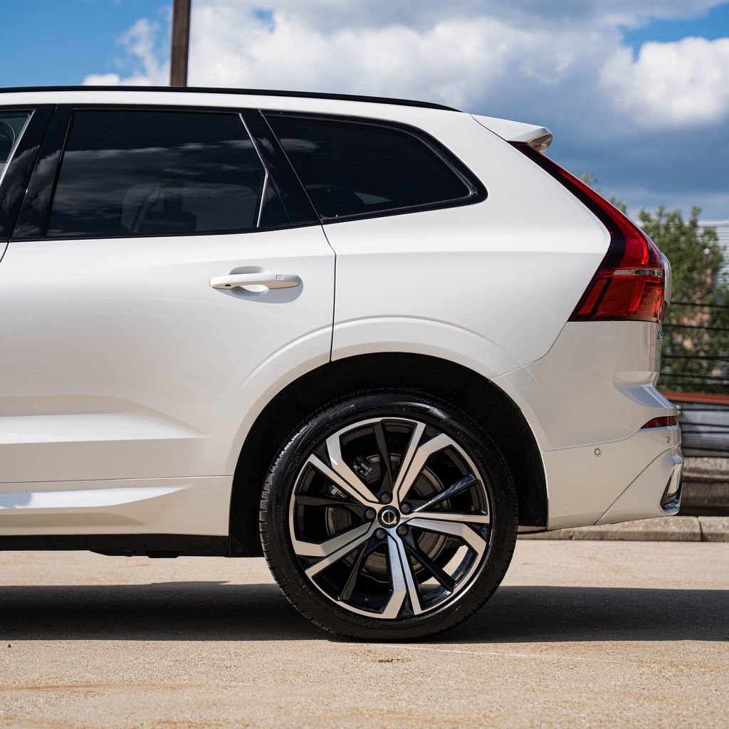 Certified 2025 Volvo XC60 T8 Ultra w/ Climate Package AWD/4WD image 4