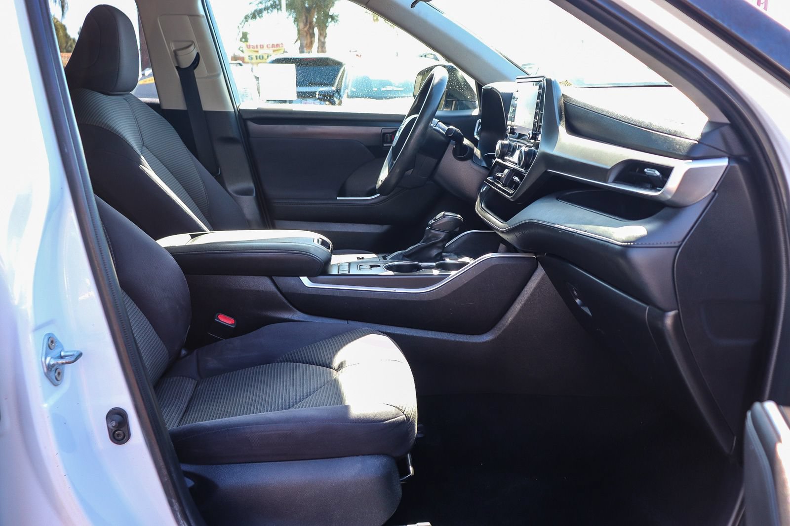 Used 2021 Toyota Highlander L FWD image 20