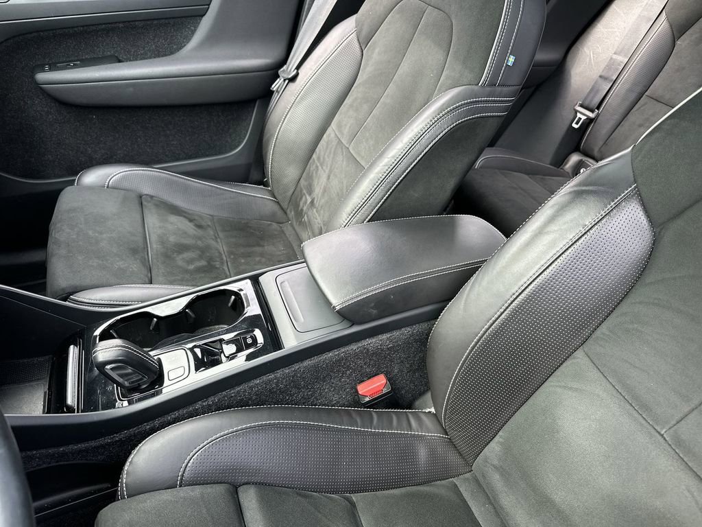 Used 2019 Volvo XC40 T5 R-Design image 22