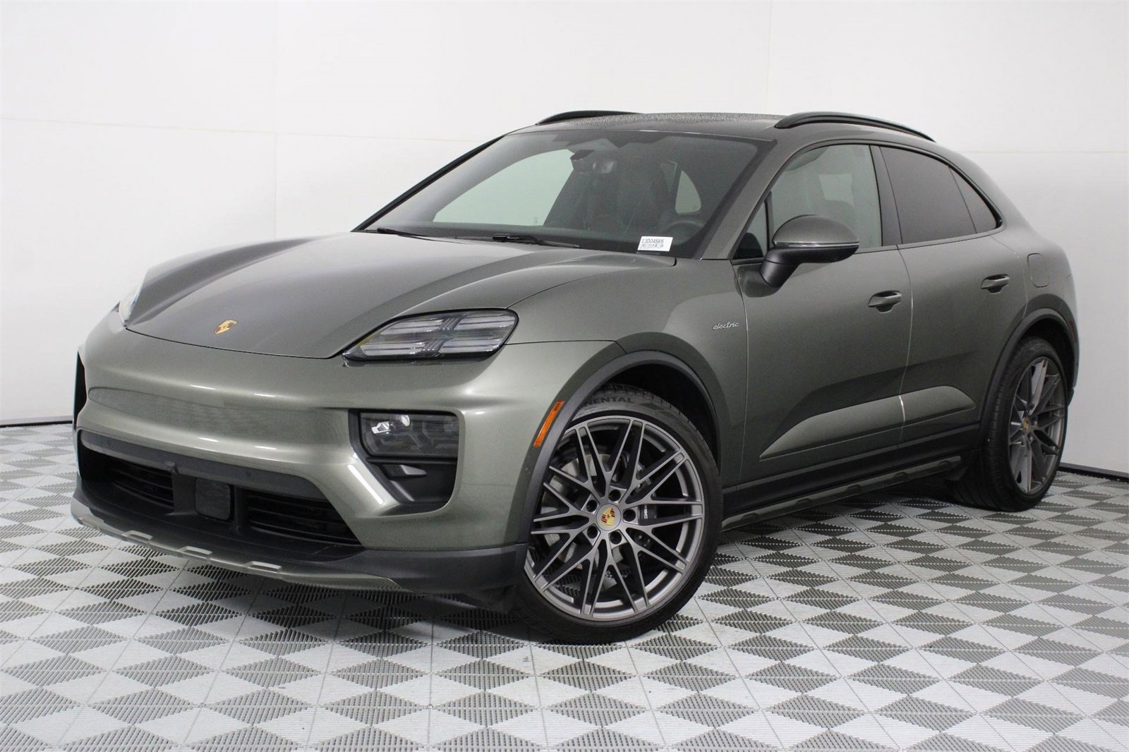 Used 2025 Porsche Macan Electric image 33