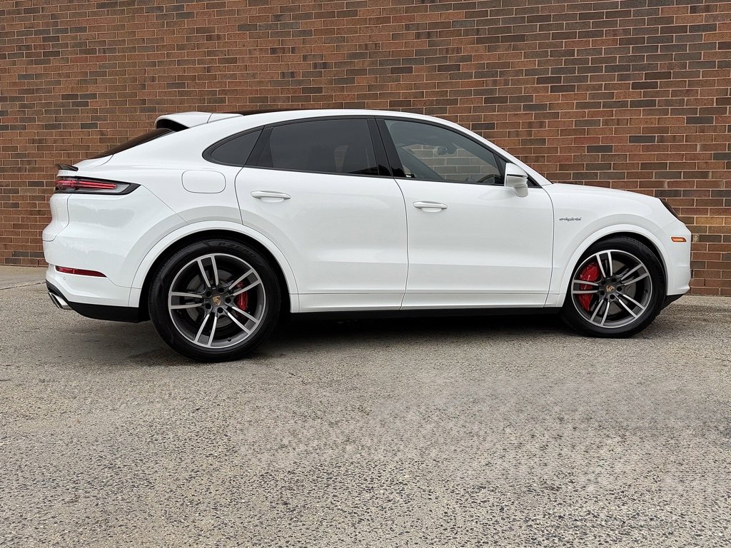 Certified 2024 Porsche Cayenne Turbo image 7