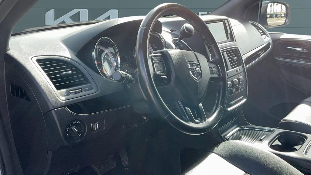 Used 2020 Dodge Grand Caravan SXT w/ Driver Convenience Group FWD image 12