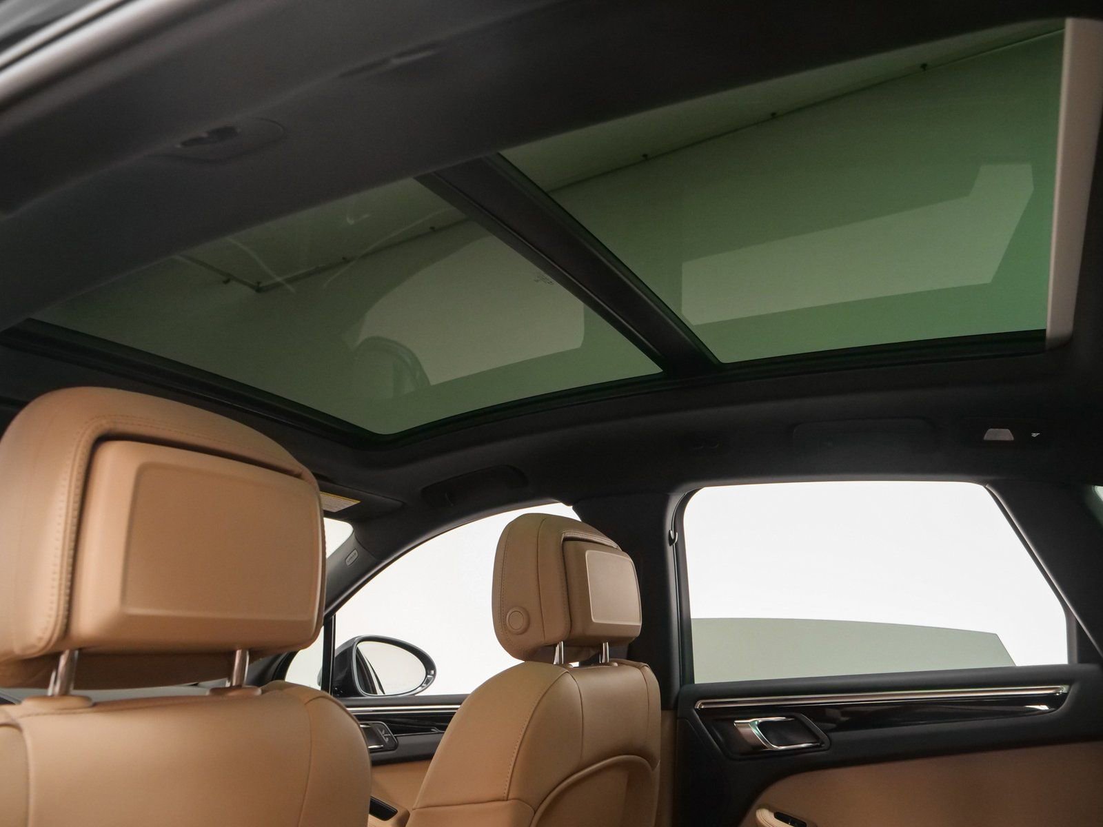 Used 2025 Porsche Macan image 37