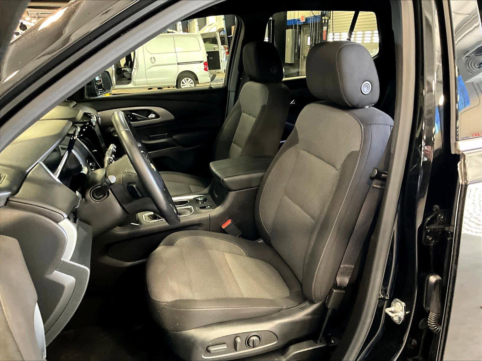 Used 2022 Chevrolet Traverse LT AWD/4WD image 10