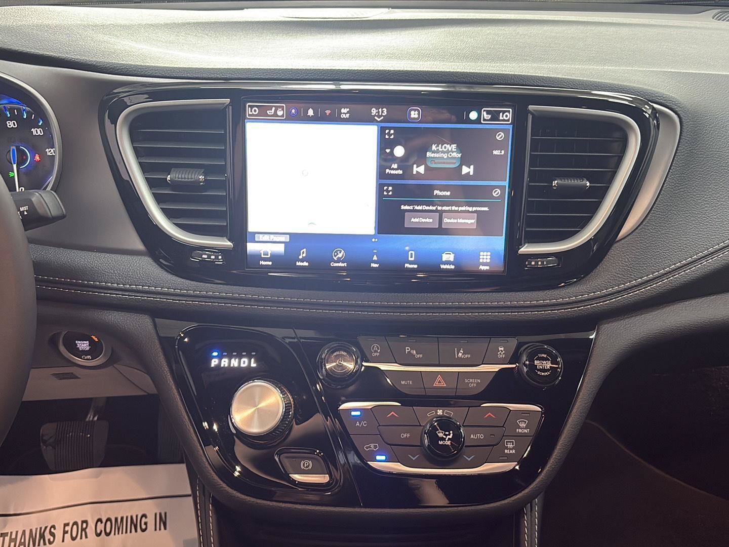 New 2027 Chrysler Pacifica Limited FWD image 12