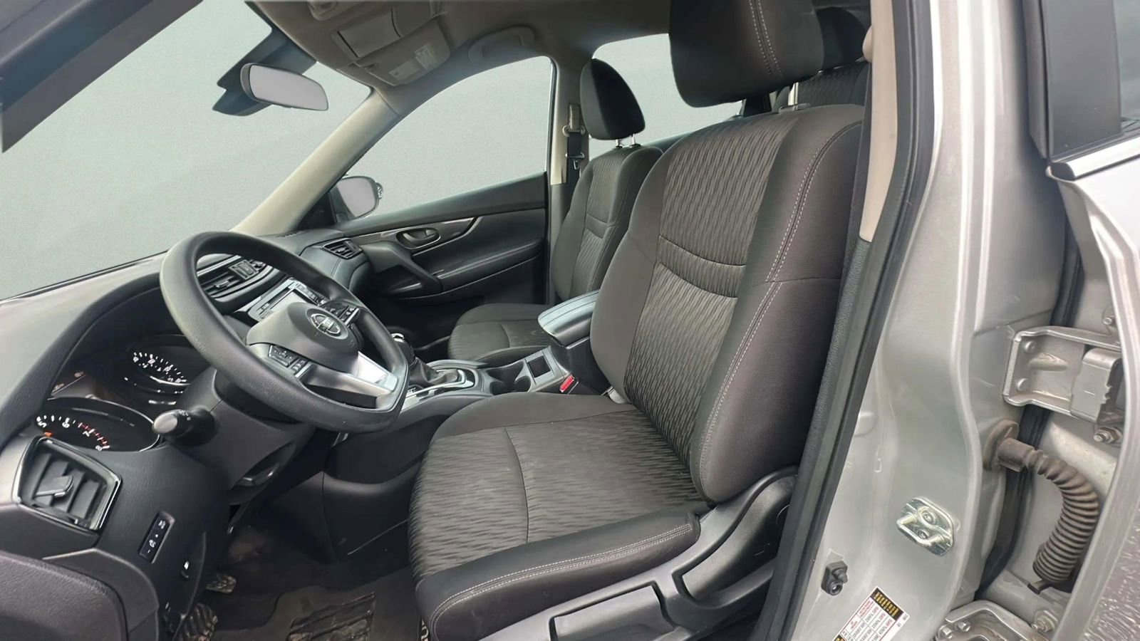 Used 2020 Nissan Rogue S image 17