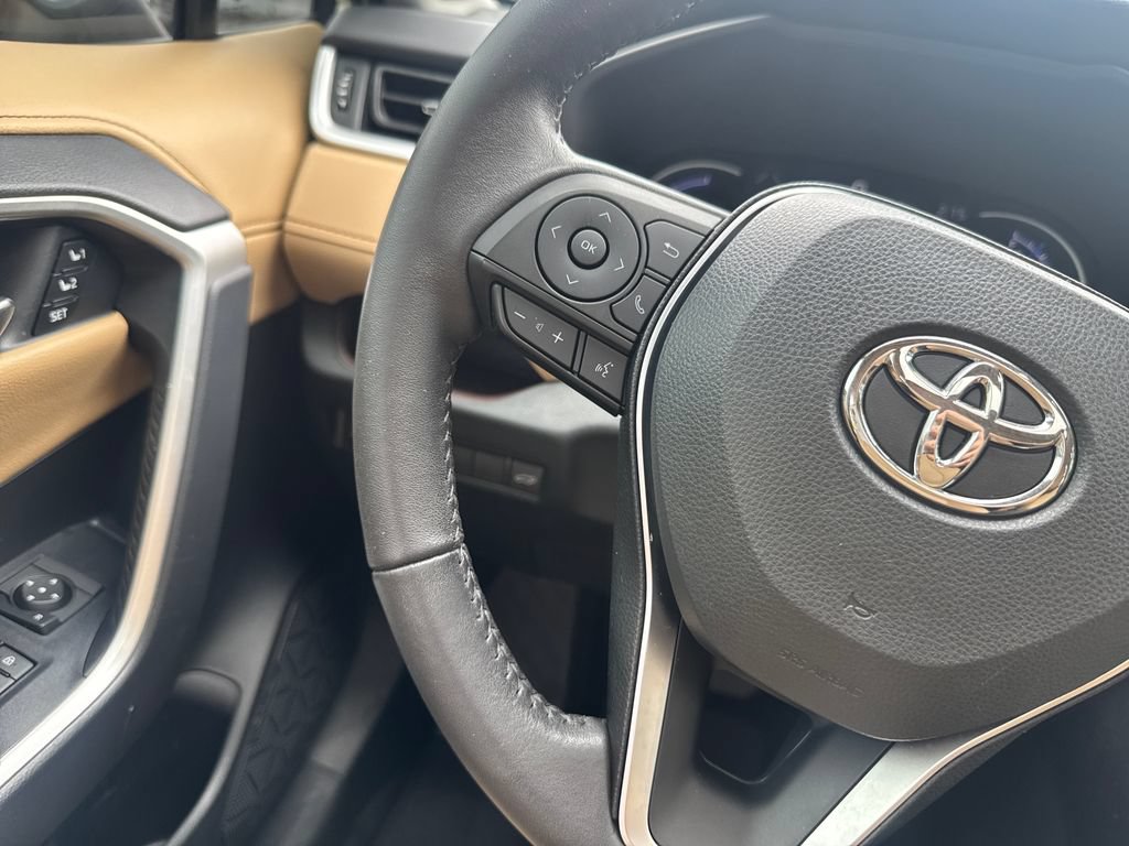 Used 2022 Toyota RAV4 Limited AWD/4WD image 26