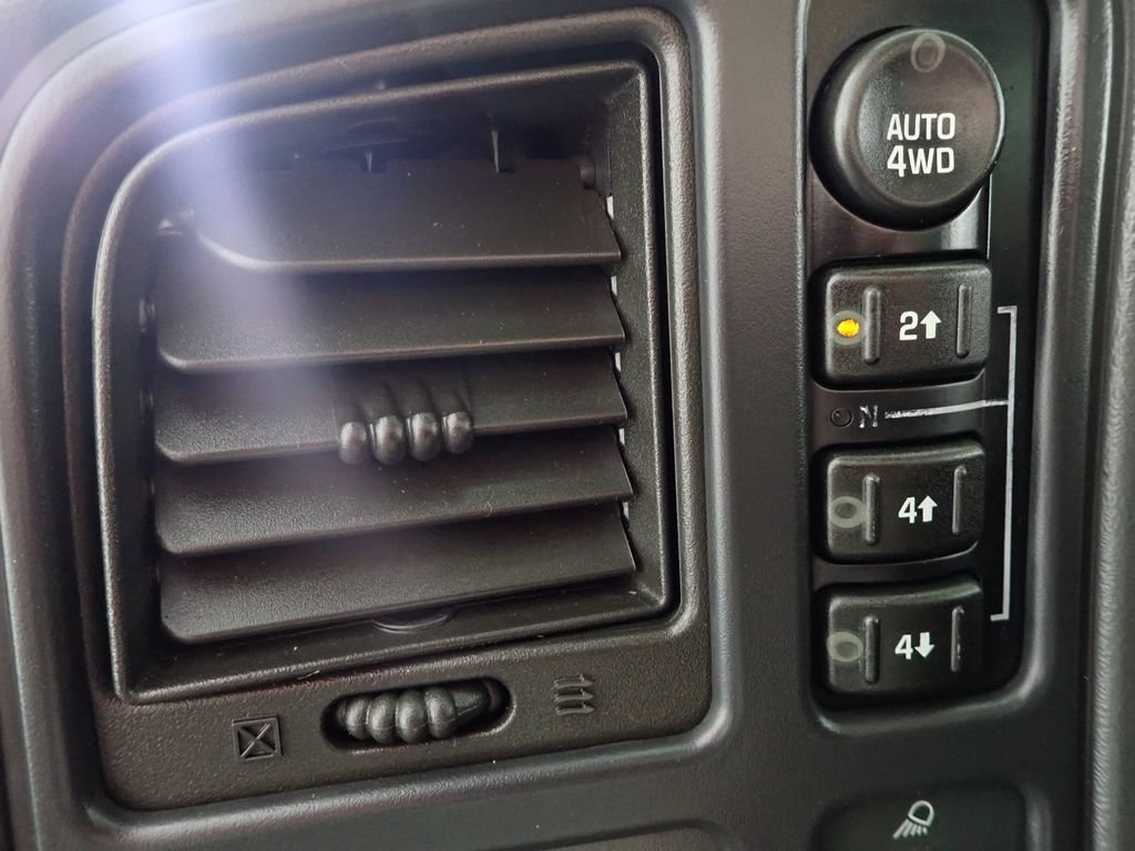 Used 2005 Chevrolet Silverado 1500 4x4 Crew Cab image 3