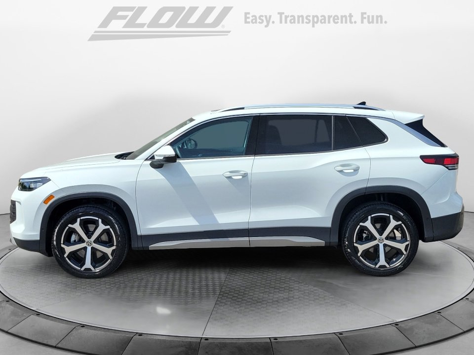 Certified 2025 Volkswagen Tiguan SE w/ Panoramic Sunroof Package image 5