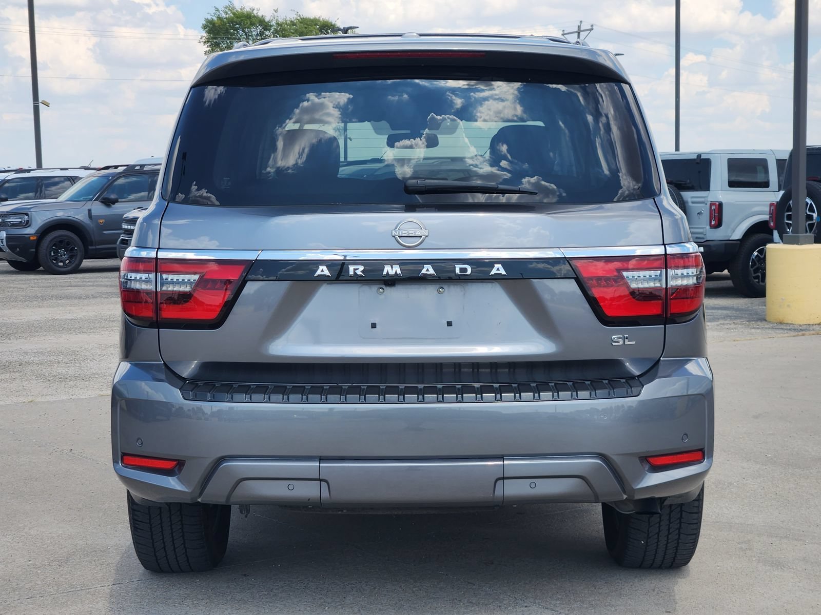 Used 2021 Nissan Armada SL w/ Captain's Chairs Package RWD image 8