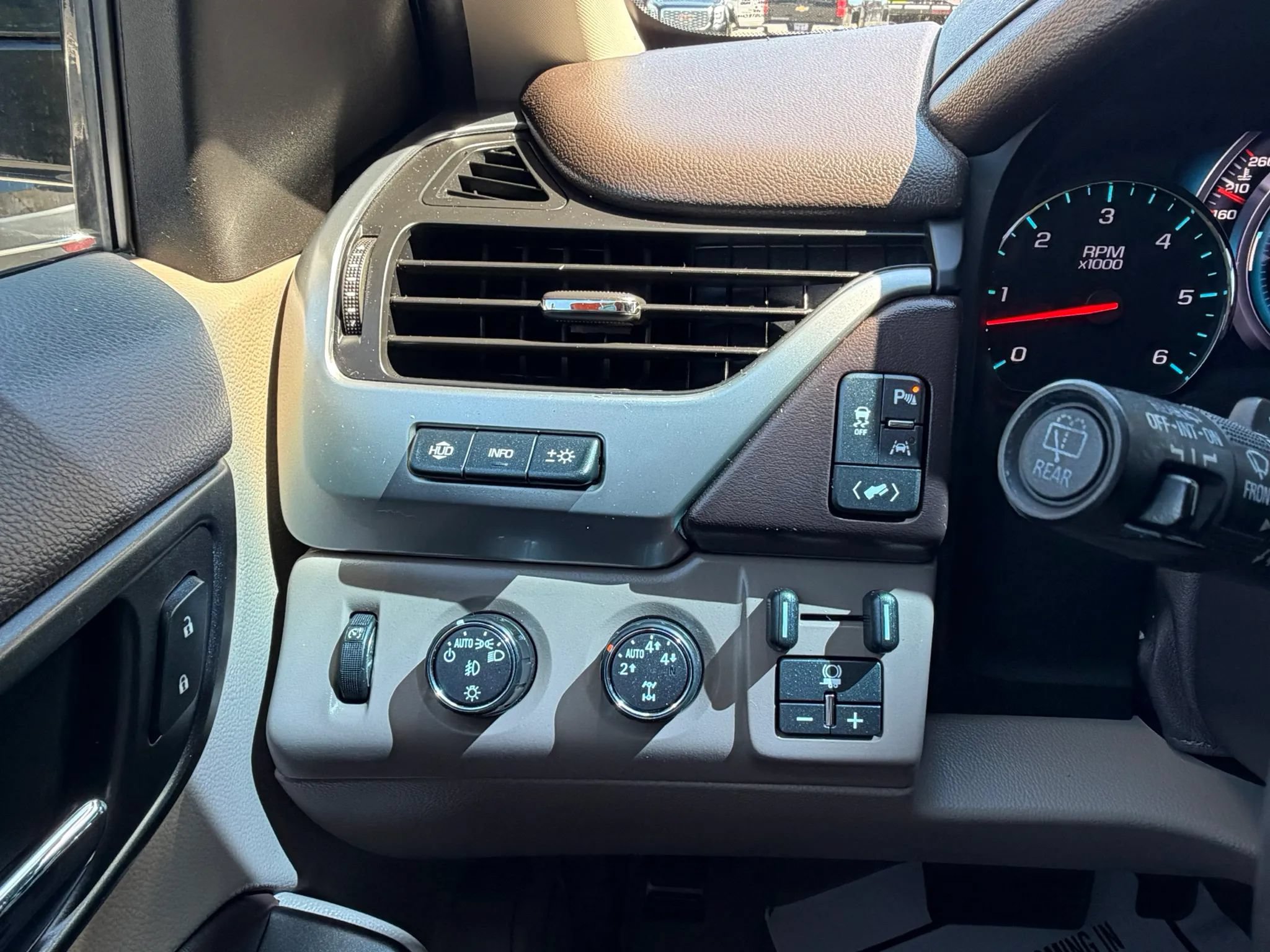 Used 2016 Chevrolet Tahoe LTZ AWD/4WD image 13