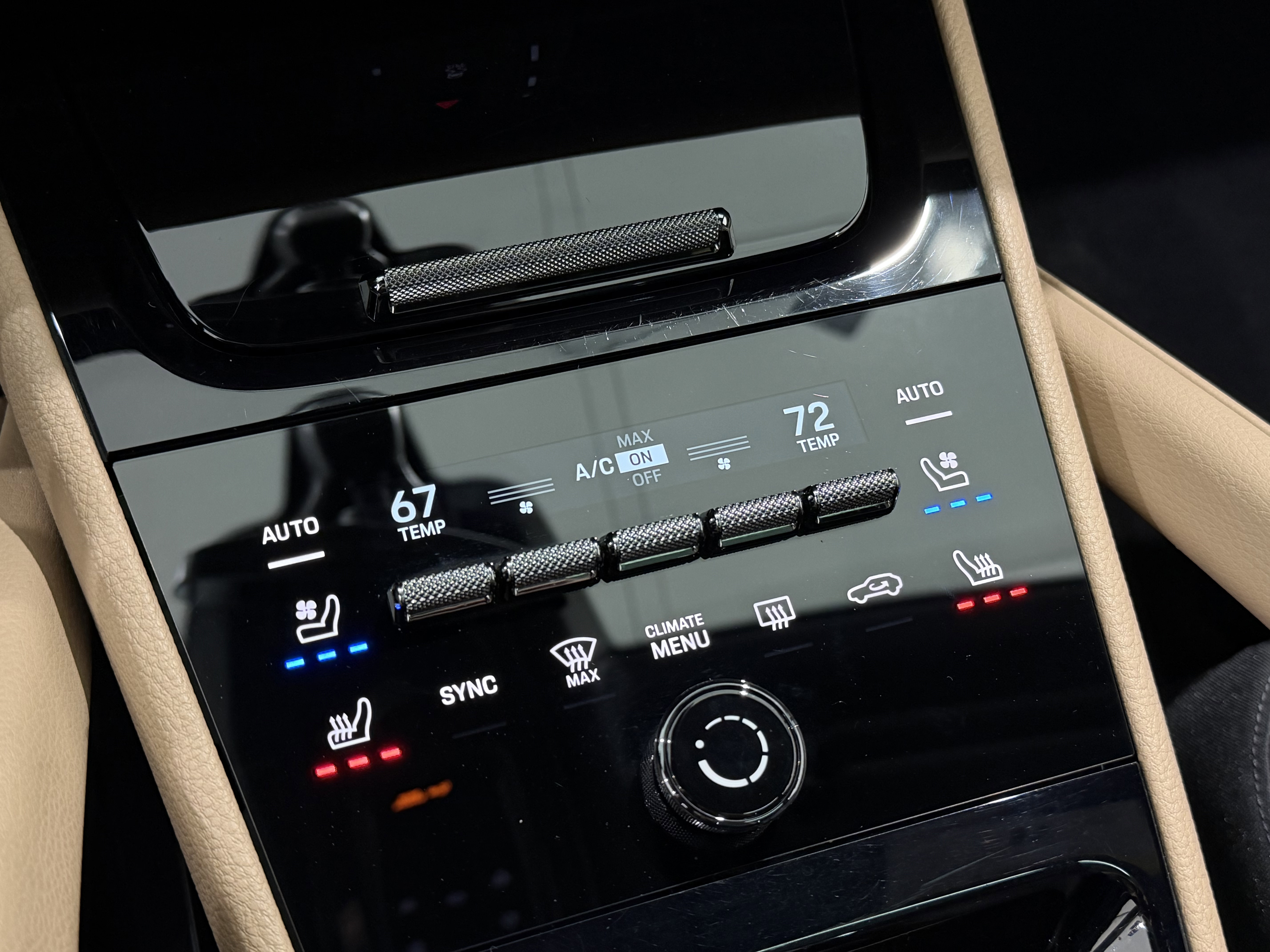 Certified 2024 Porsche Cayenne w/ Premium Package Plus (PFM) image 38