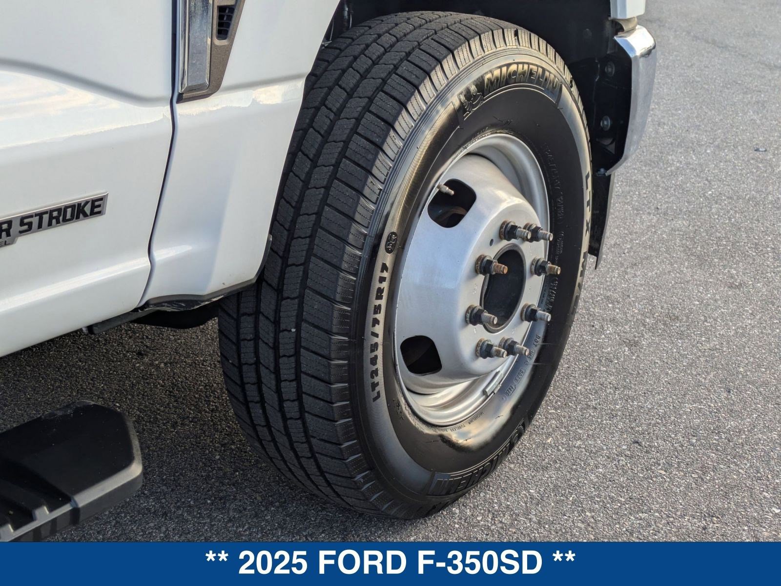 Used 2025 Ford F350 XL w/ XL Chrome Package image 12