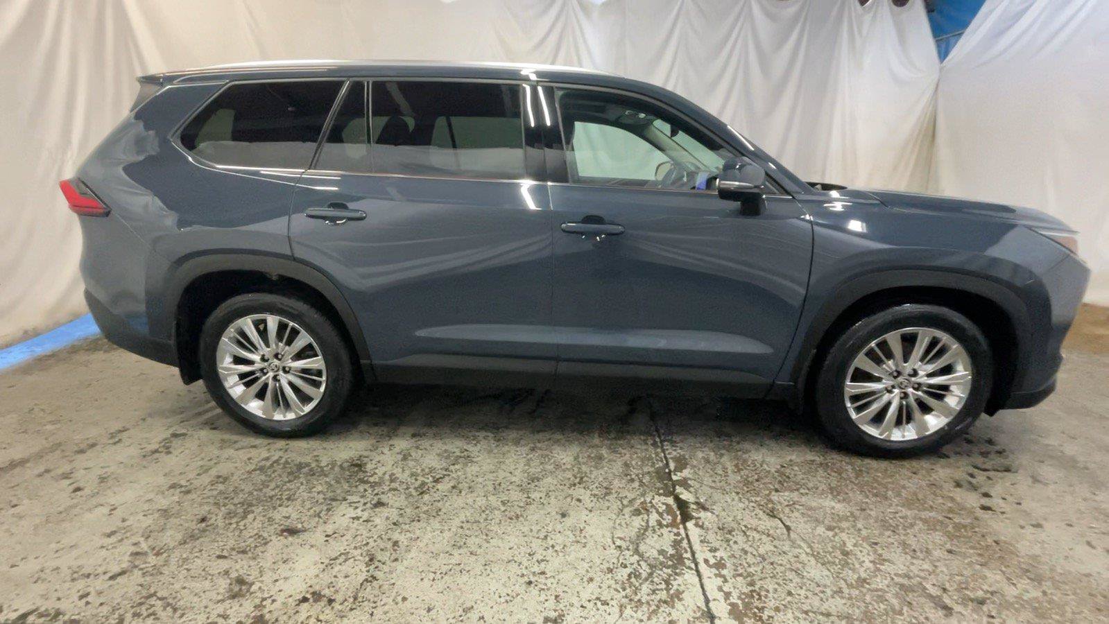 Used 2024 Toyota Grand Highlander AWD image 5