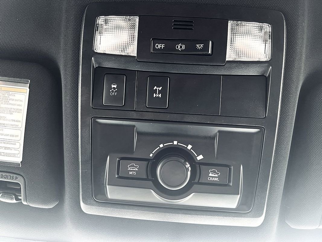 Used 2017 Toyota Tacoma TRD Off-Road image 12