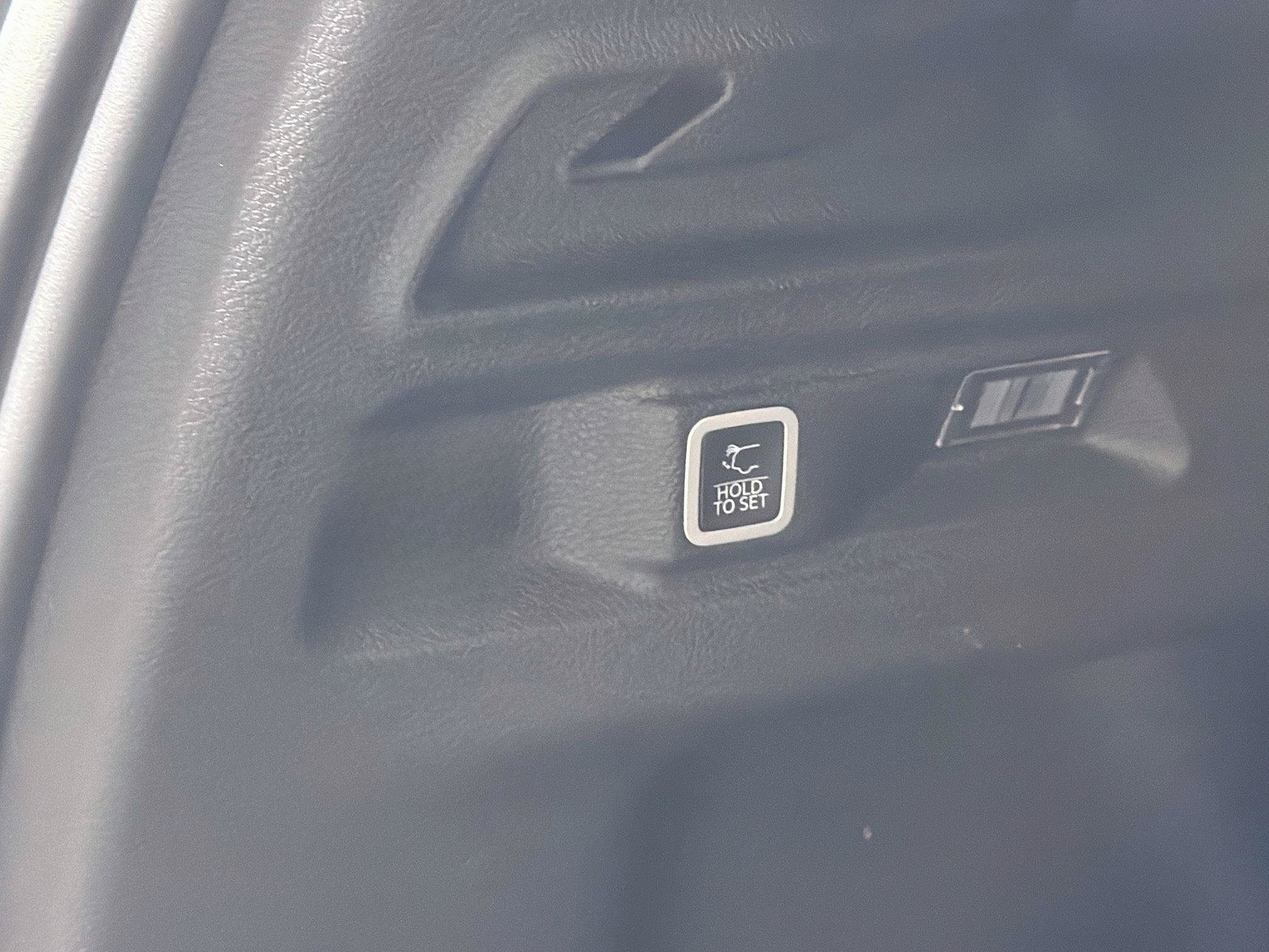 Used 2023 Jeep Grand Cherokee L Limited AWD/4WD image 31