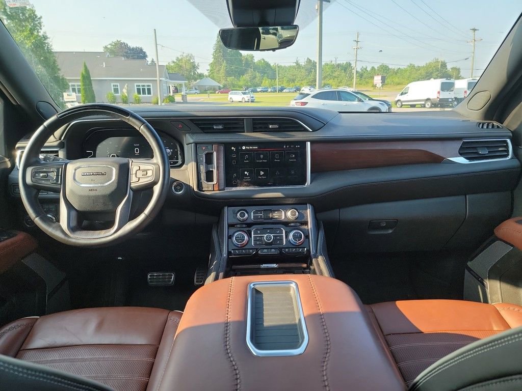 Used 2023 GMC Yukon XL Denali Ultimate image 10