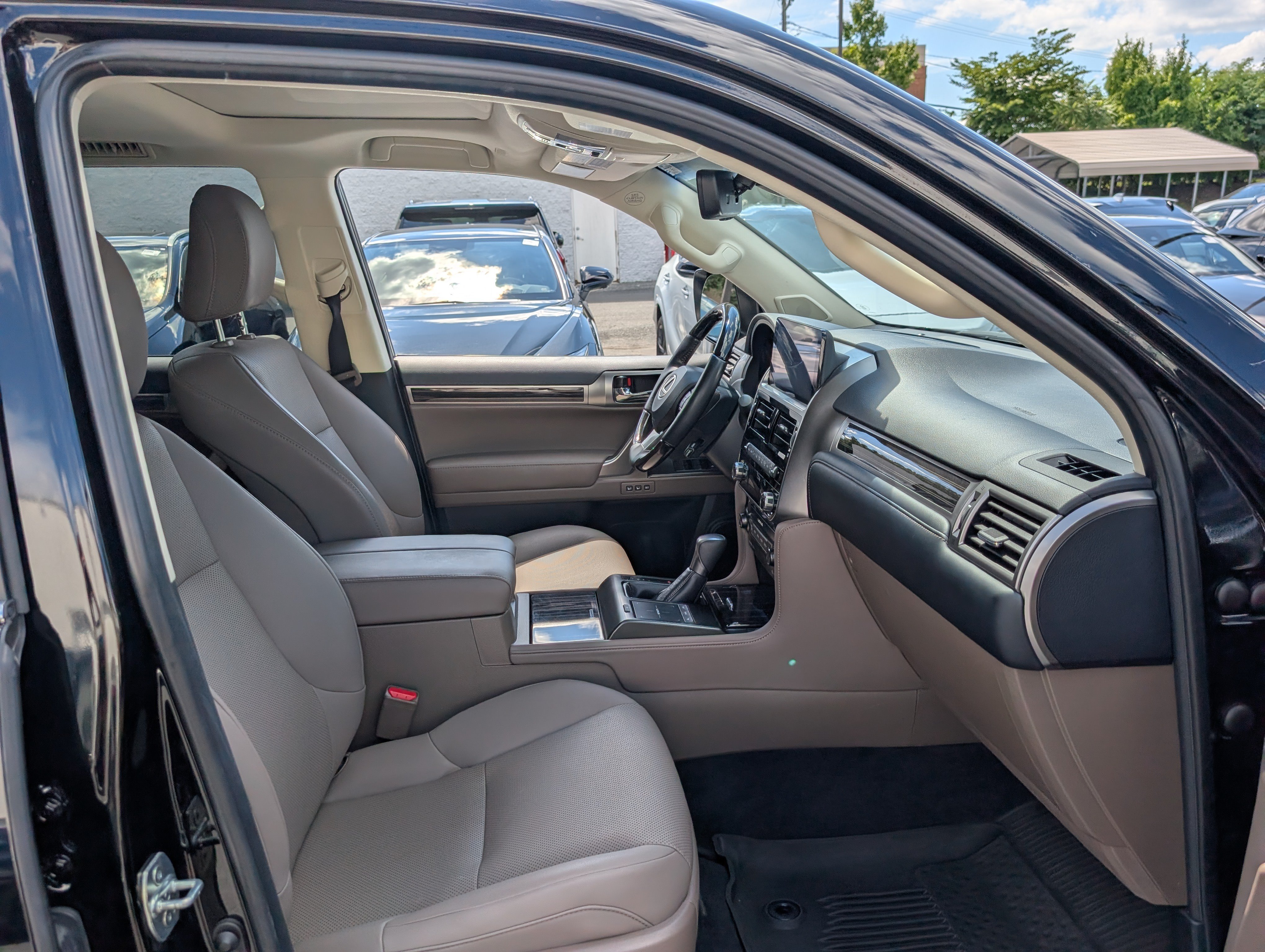 Used 2023 Lexus GX 460 Premium w/ Premium Package AWD/4WD image 11