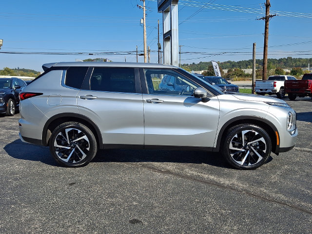 Used 2023 Mitsubishi Outlander SE AWD/4WD image 7