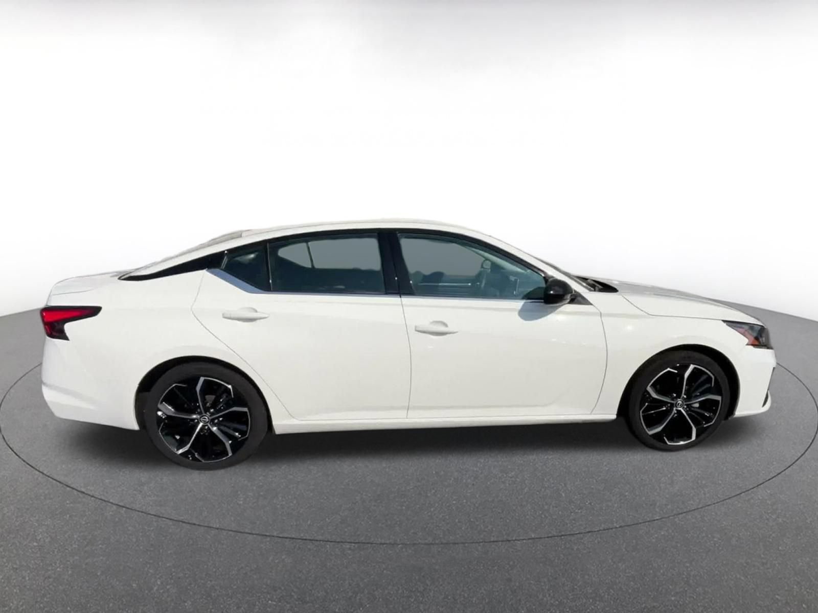 Used 2025 Nissan Altima 2.5 SR FWD image 15