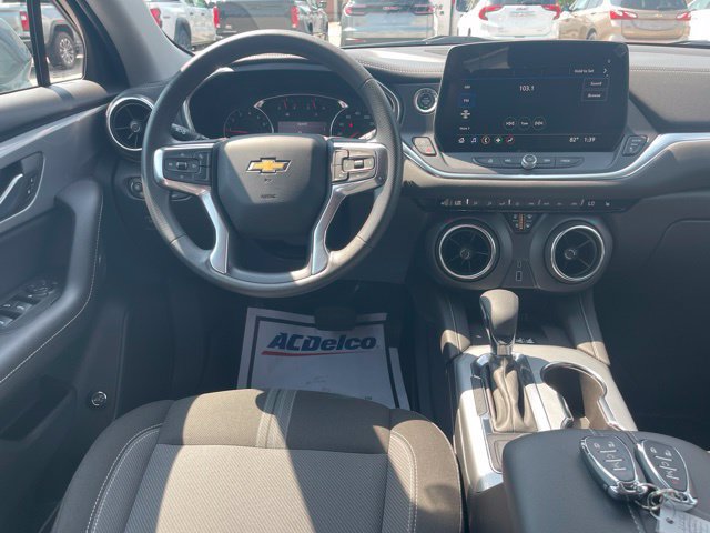 Used 2024 Chevrolet Blazer LT w/ Convenience Package FWD image 4