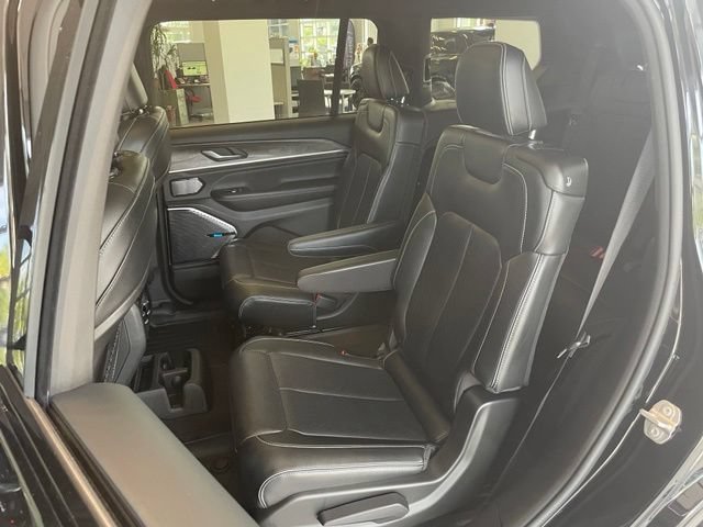 Certified 2022 Jeep Grand Cherokee L Overland AWD/4WD image 33