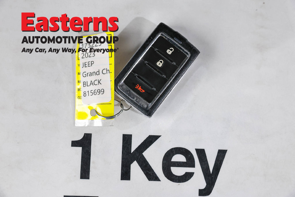 Used 2023 Jeep Grand Cherokee L Laredo AWD/4WD image 10