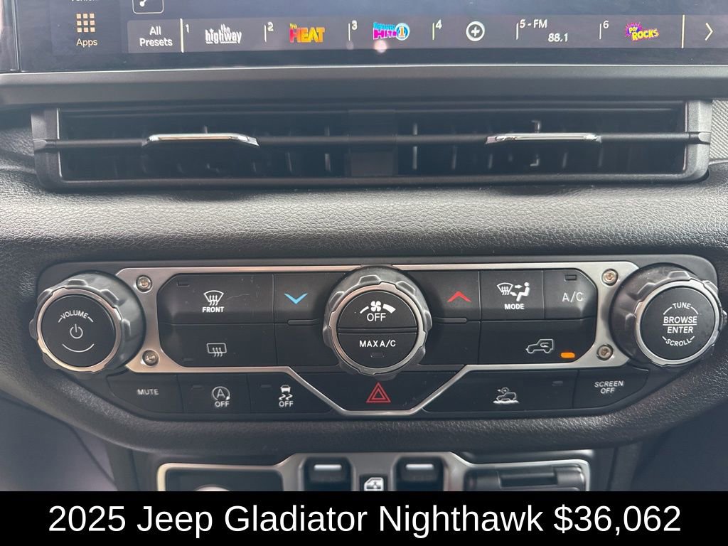 Used 2025 Jeep Gladiator Sport image 25