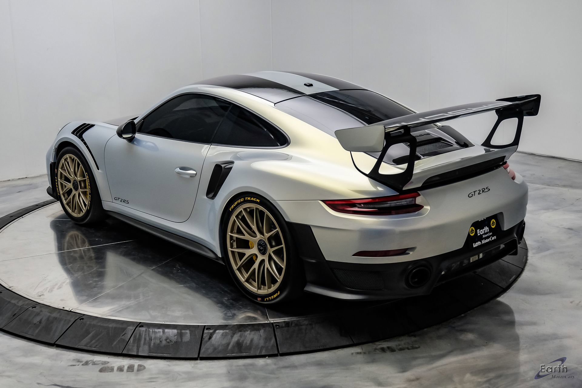 Used 2018 Porsche 911 GT2 RS w/ Weissach Package RWD image 14