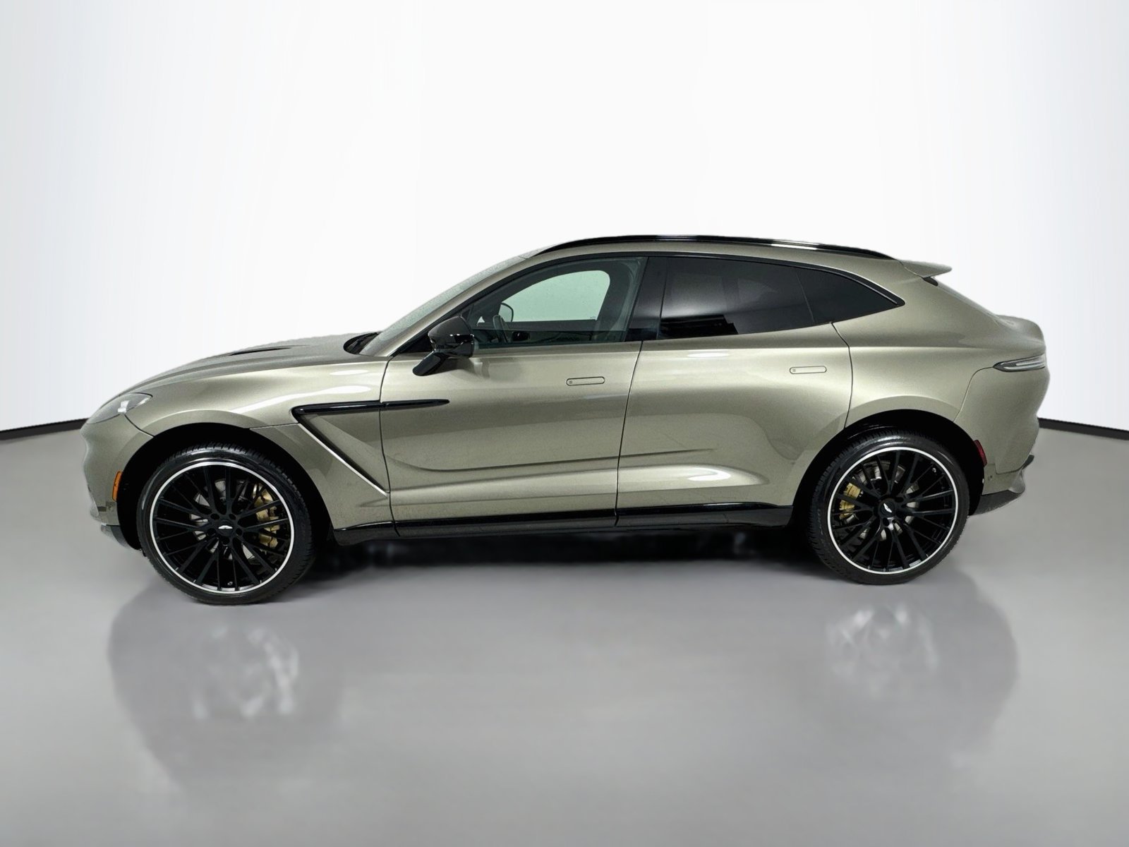 Used 2023 Aston Martin DBX AWD/4WD image 4