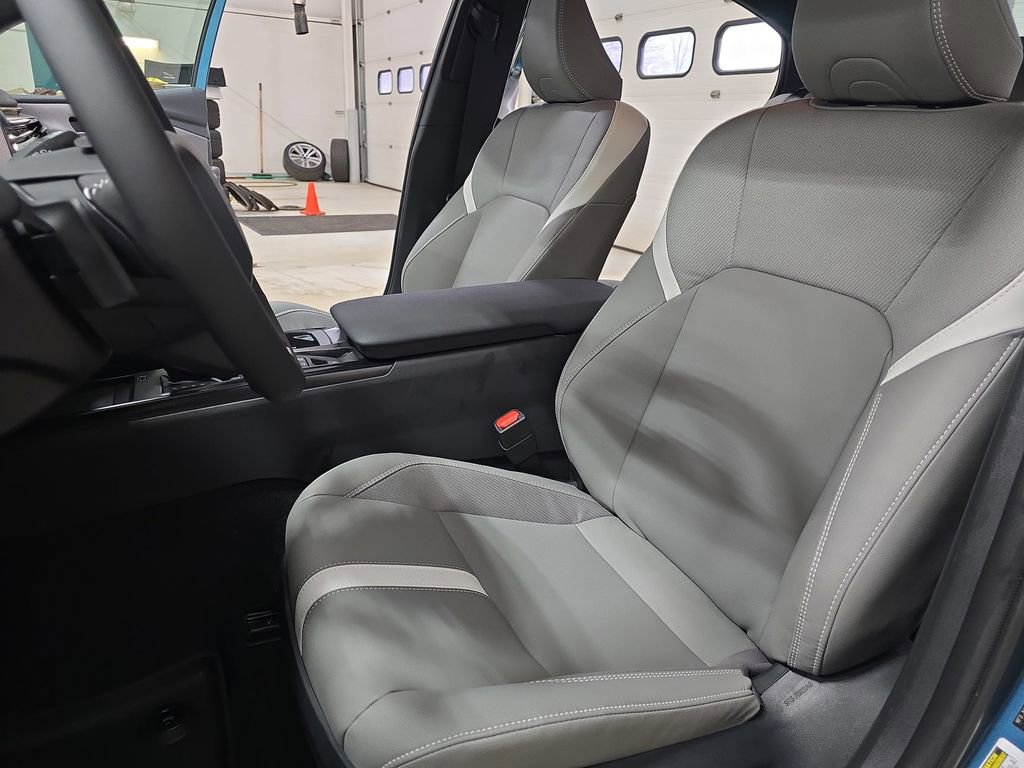 Used 2025 Toyota Camry SE image 15