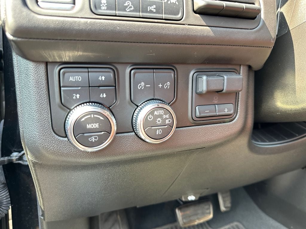 Used 2024 GMC Yukon XL Denali Ultimate AWD/4WD image 20