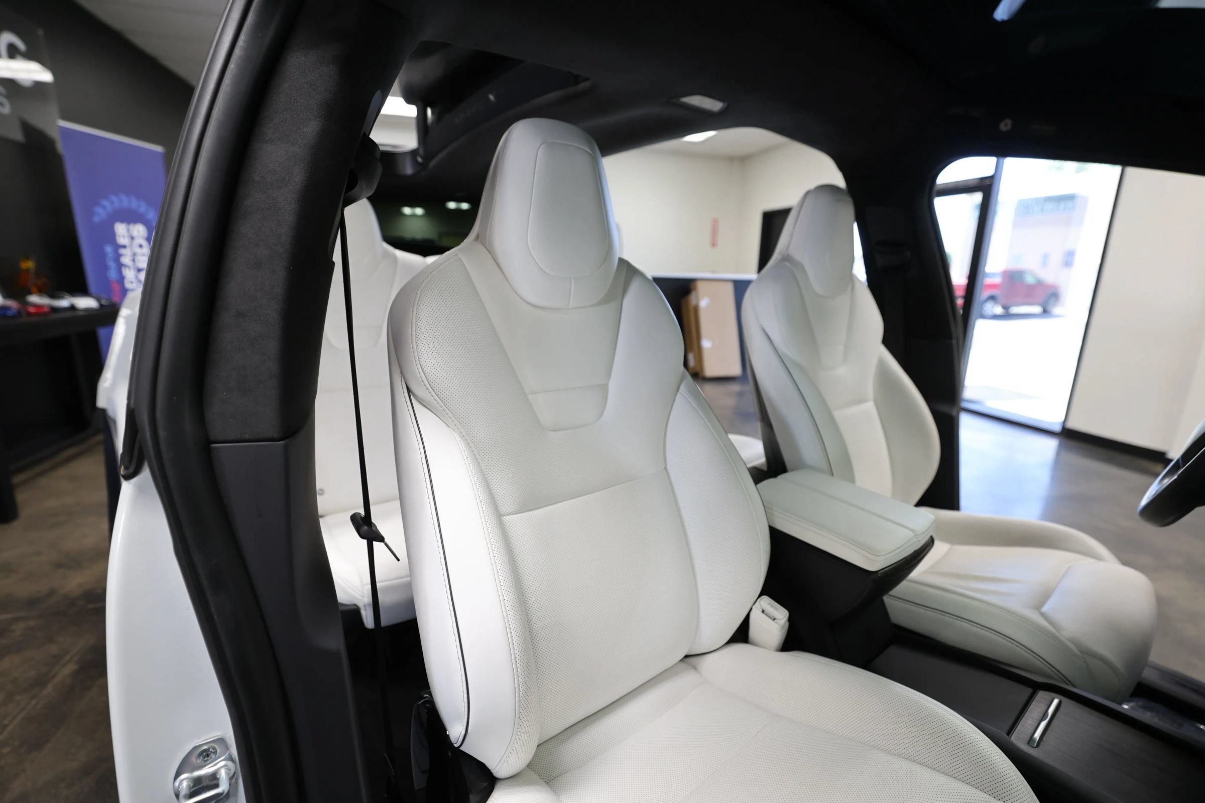 Used 2016 Tesla Model X 75D AWD/4WD image 32