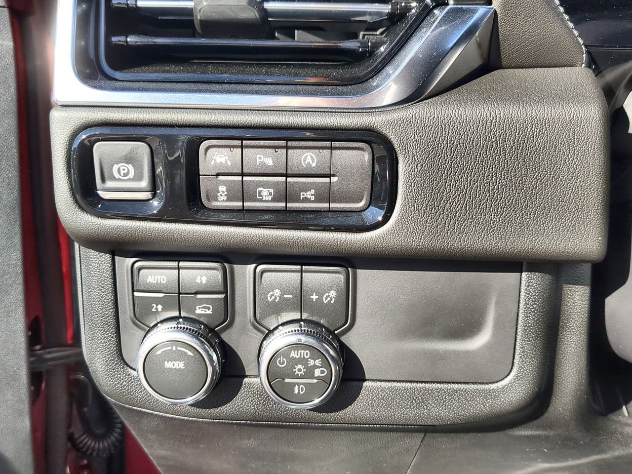 New 2026 GMC Yukon Denali w/ Sun & Power Step Package image 18