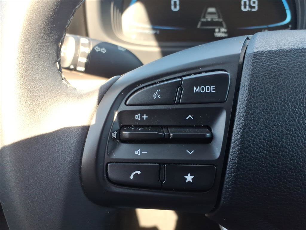 Certified 2025 Hyundai Venue SEL image 19