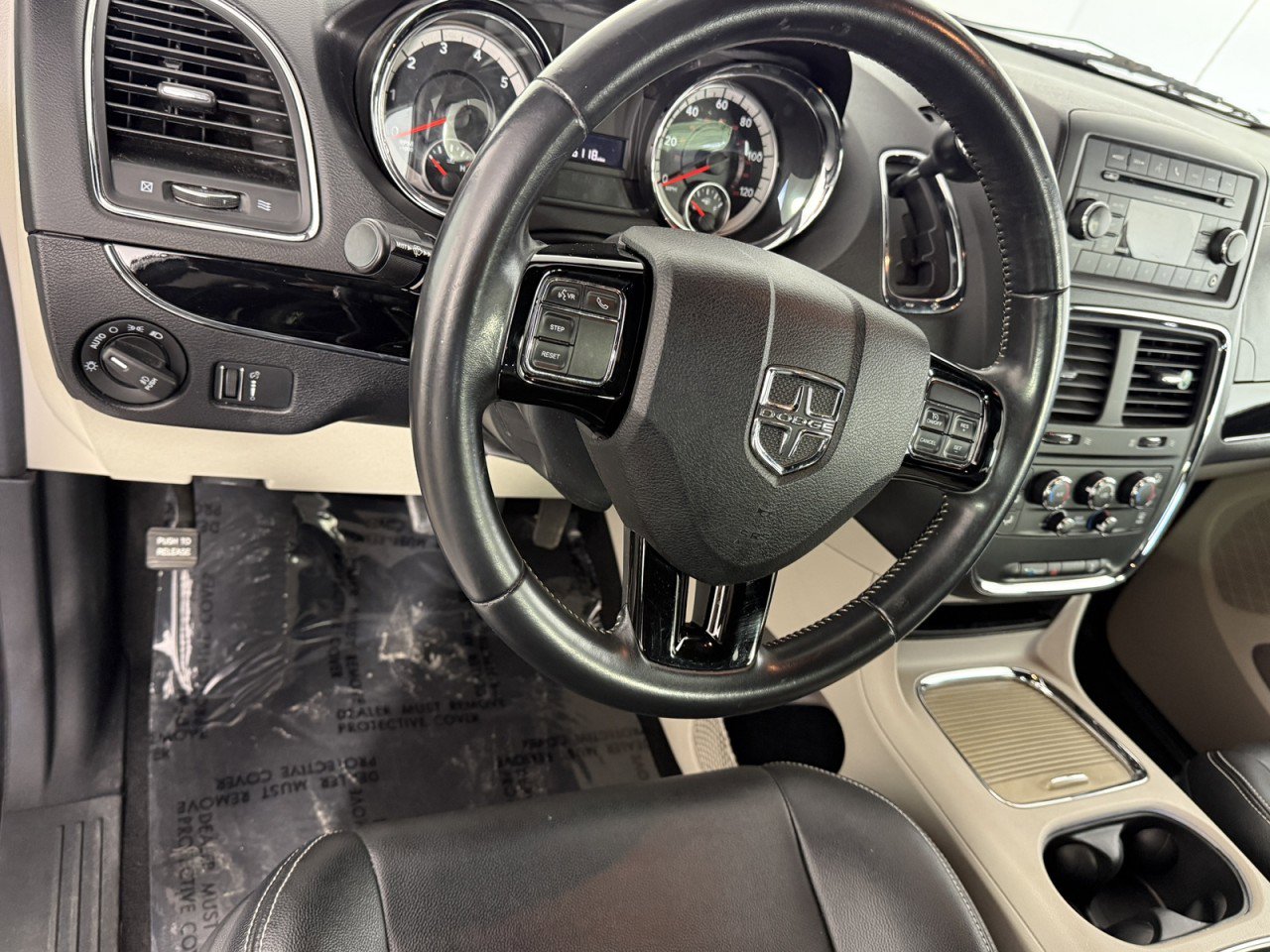 Used 2017 Dodge Grand Caravan SXT image 19