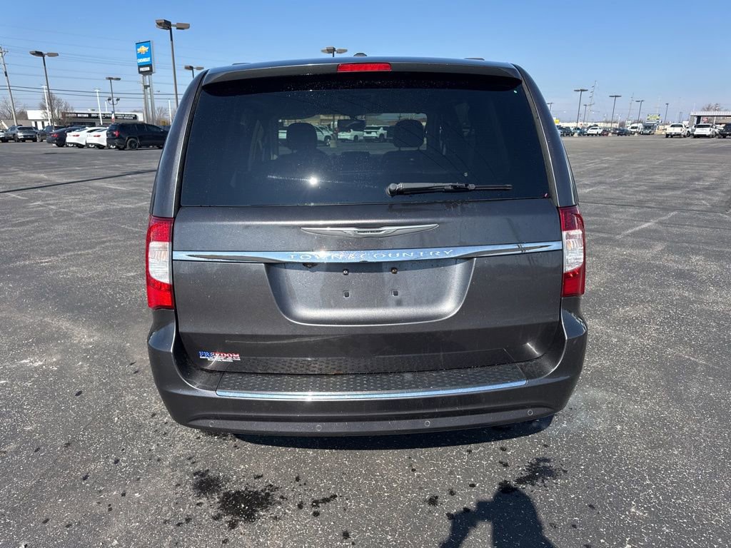 Used 2016 Chrysler Town & Country Touring-L w/ Driver Convenience Group image 6