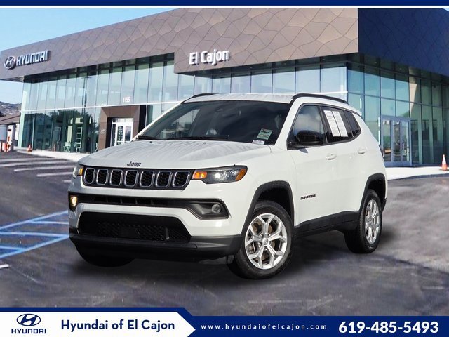 Used 2024 Jeep Compass Latitude image 1